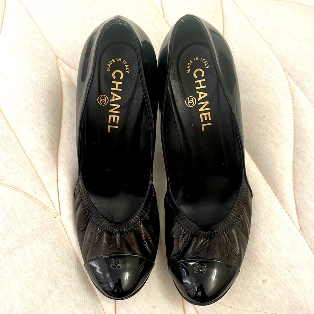 CHANEL black patent and calf skin heels